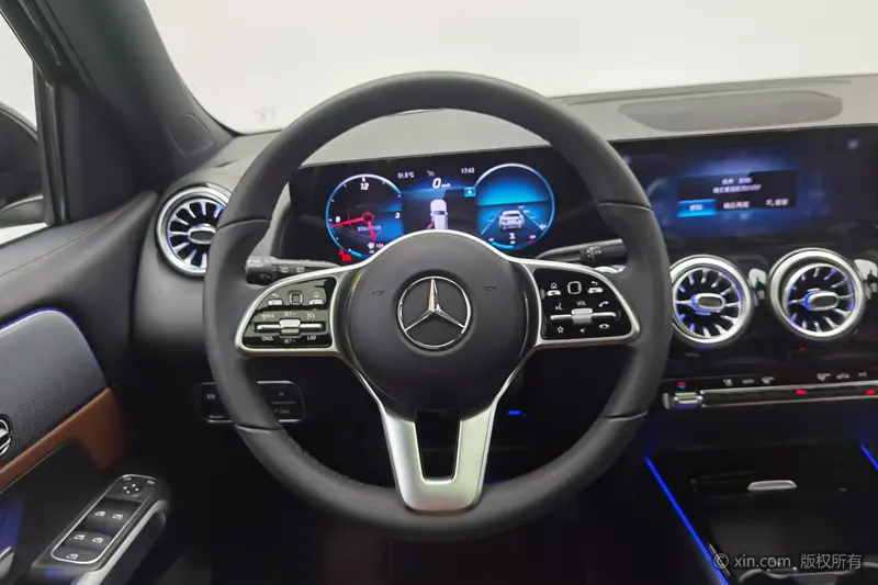Mercedes-Benz GLB рестайлинг GLB 200 динамик — фото 11