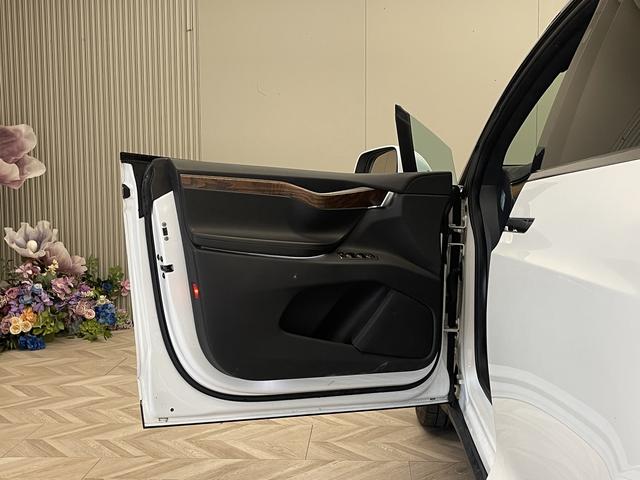 Tesla Model X id 3785706 из Китая 27