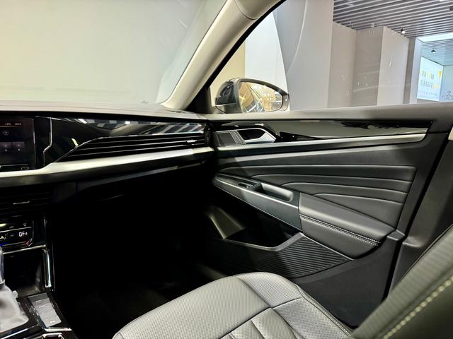 Volkswagen Passat id 3824381 из Китая 17