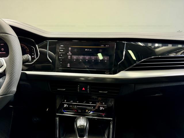 Volkswagen Passat id 3824381 из Китая 24