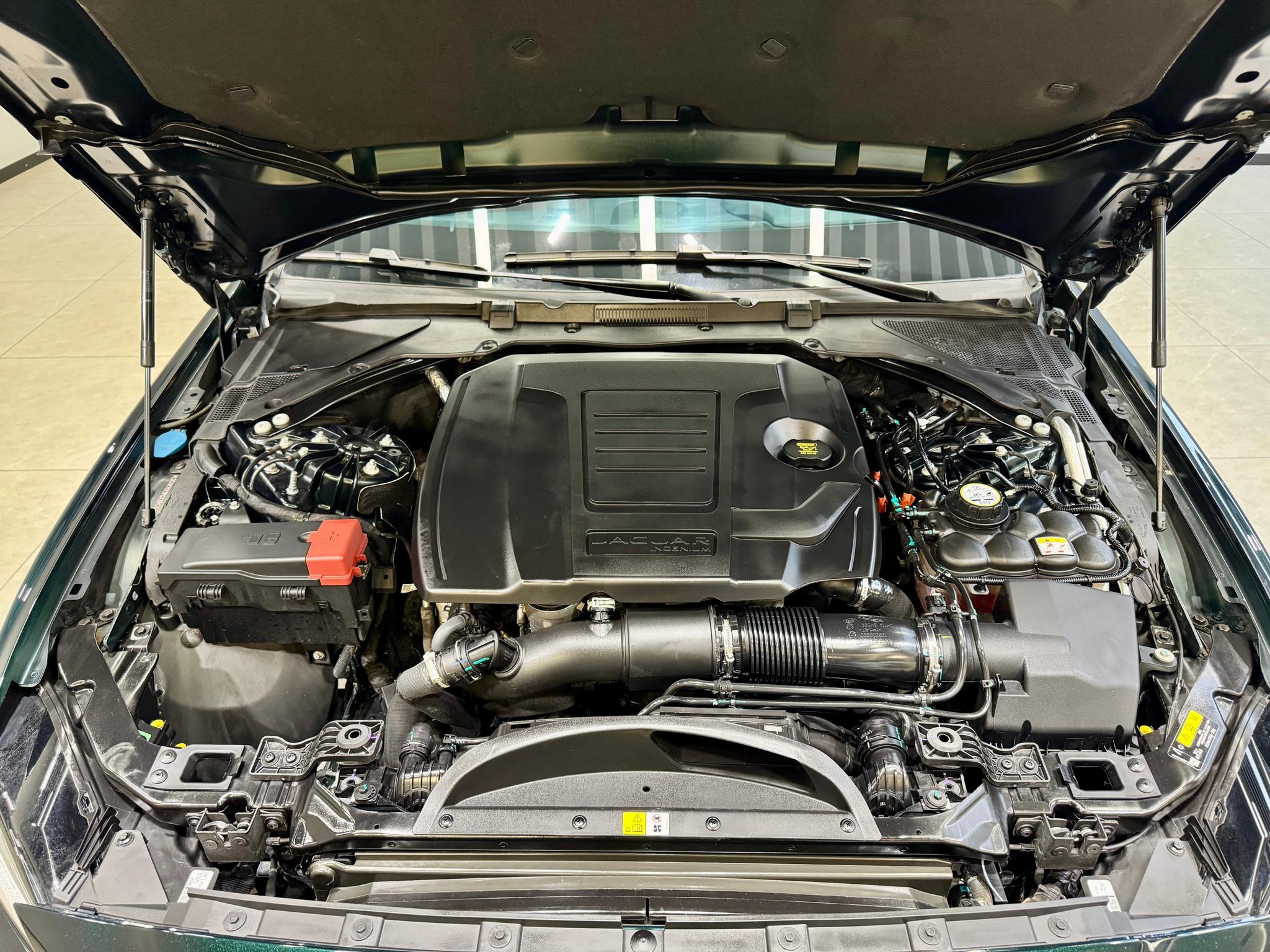 Jaguar XEL 2023 2.0T 250PS R-DYNAMIC S Sport