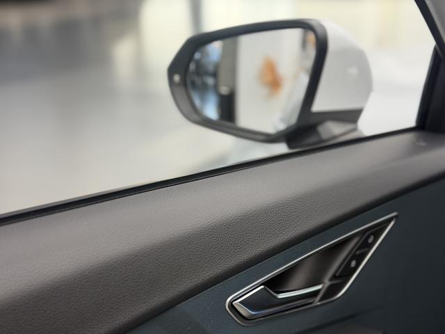 Audi Q2L id 3769314 из Китая 13