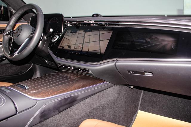 Mercedes-Benz E-Class 2025 E 300 L Luxury — фото 13