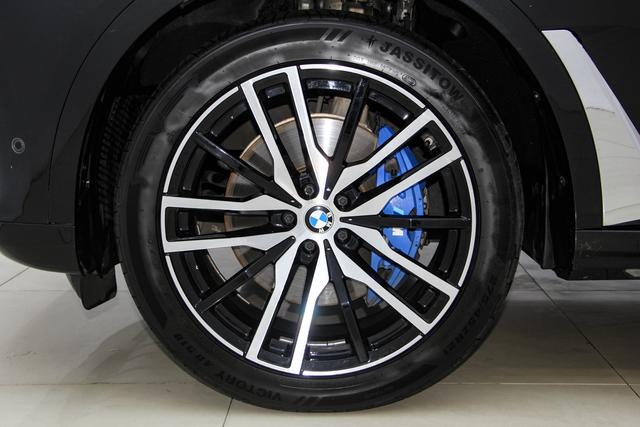 BMW X7 2020 x Drive 40i Leading — фото 13
