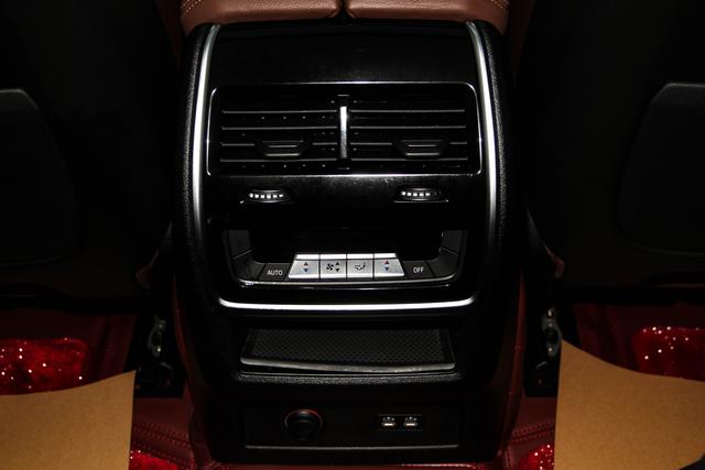 BMW X7 2020 x Drive 40i Leading — фото 12
