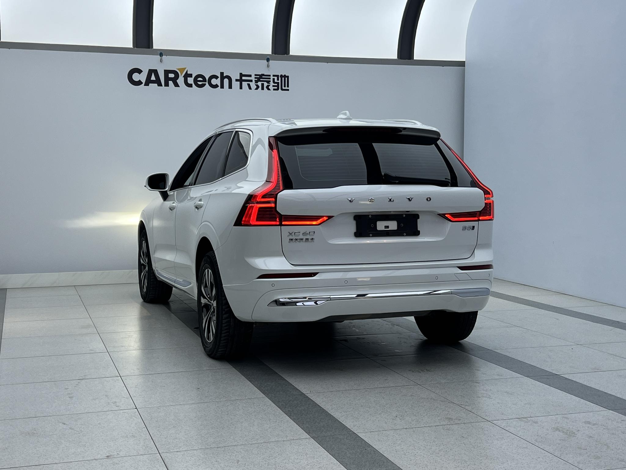 Volvo XC60 2023 B5 Luxury
