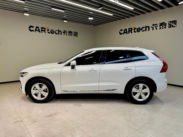 Volvo XC60 2022 B 5 4 WD — фото 4