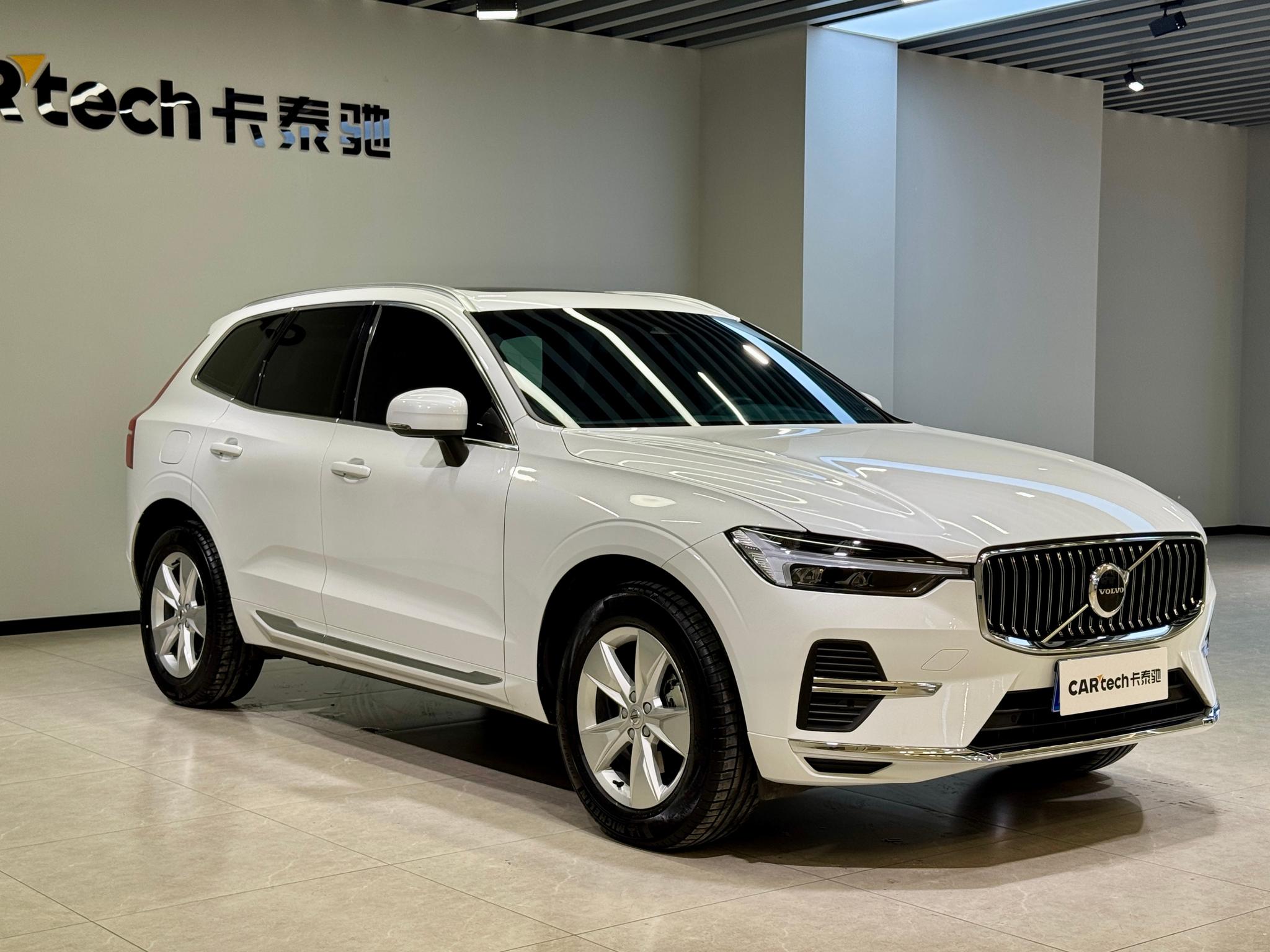 Volvo XC60 2022 B5 Luxury