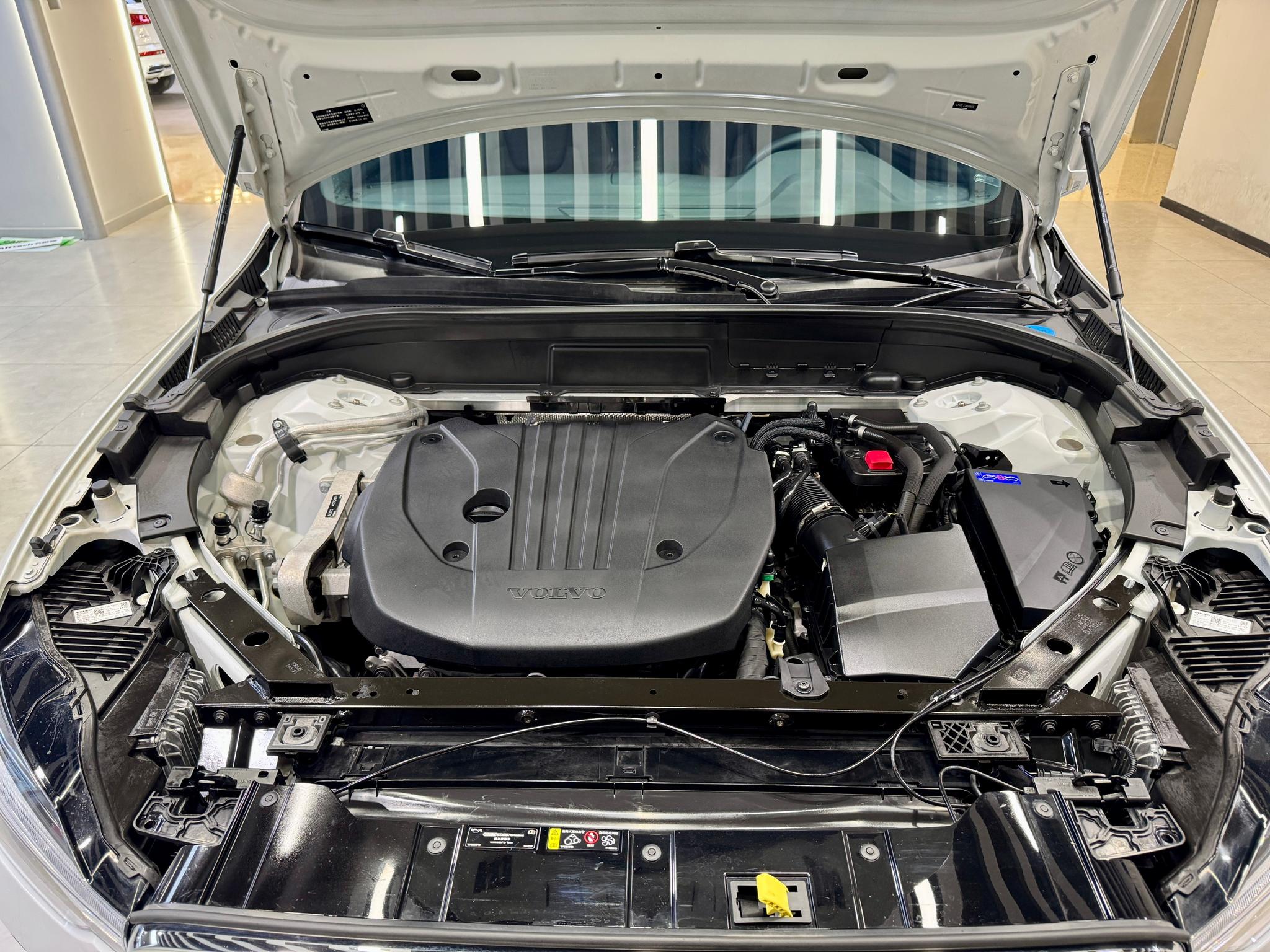 Volvo XC60 2022 B5 Luxury