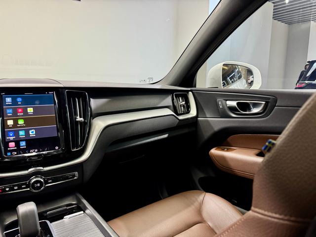 Volvo XC60 2022 B 5 4 WD — фото 17