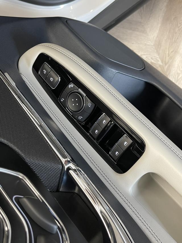 Lincoln Corsair 2023 2.0 T 2 WD — фото 13