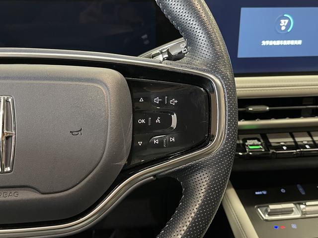 Lincoln Corsair 2023 2.0 T 2 WD — фото 14
