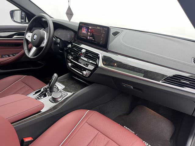 BMW 5 Series 2022 — фото 17
