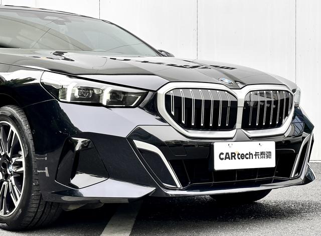 BMW 5-Series 2024 530 Li Leading M — фото 11