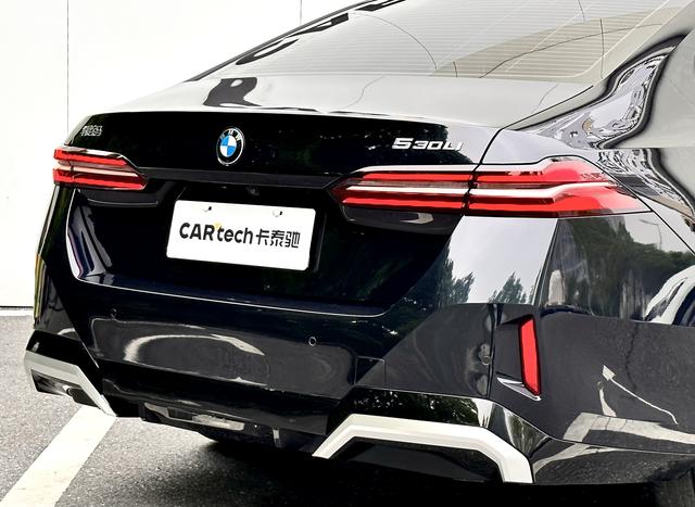 BMW 5-Series 2024 530 Li Leading M — фото 9