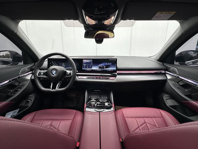 BMW 5-Series 2024 530 Li Leading M — фото 17