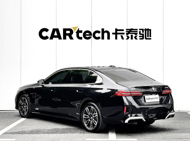 BMW 5-Series 2024 530 Li Leading M — фото 4