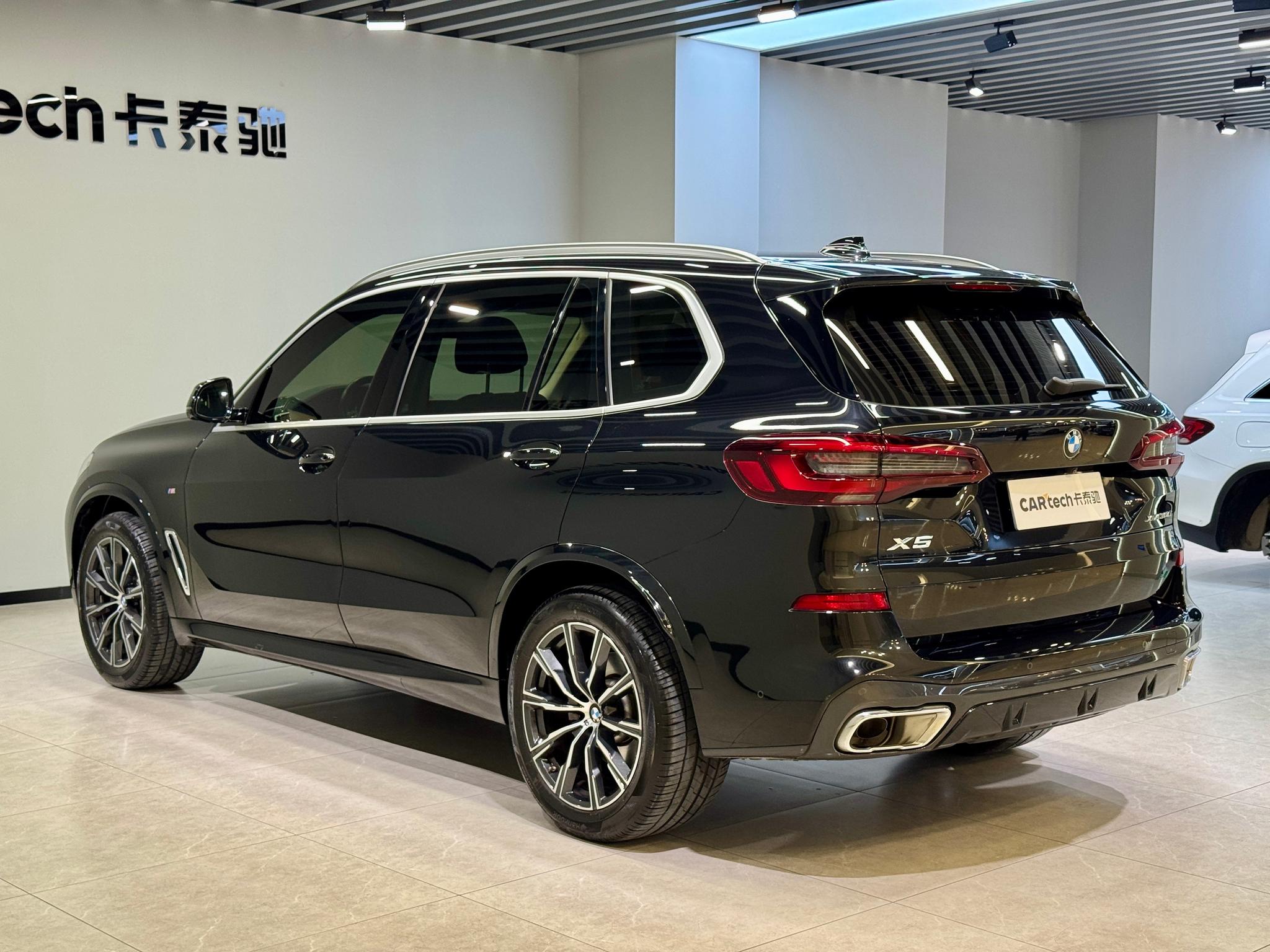 BMW X5 2022 xDrive 30Li Premium M Sport