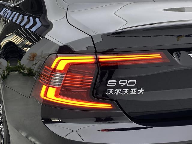 VOLVO S90 2023 — фото 9