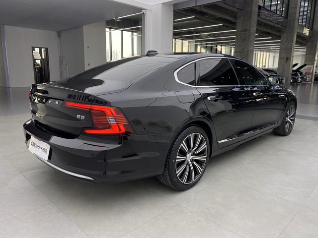 VOLVO S90 2023 — фото 11