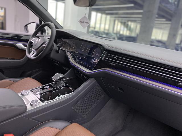 Volkswagen Touareg 2020 Черный из Китая