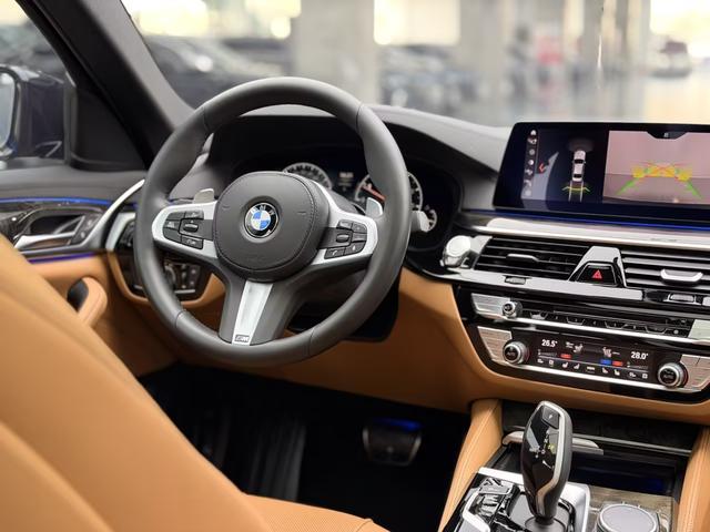 BMW 5 Series 2019 — фото 18