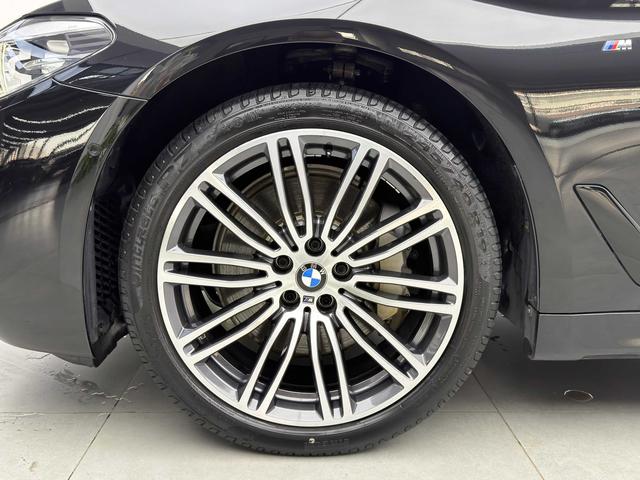 BMW 5 Series 2019 — фото 15