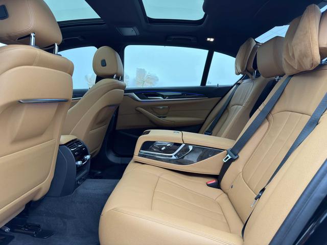 BMW 5 Series 2019 — фото 27