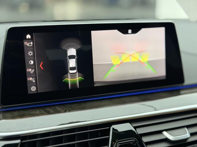 BMW 5 Series 2019 — фото 21