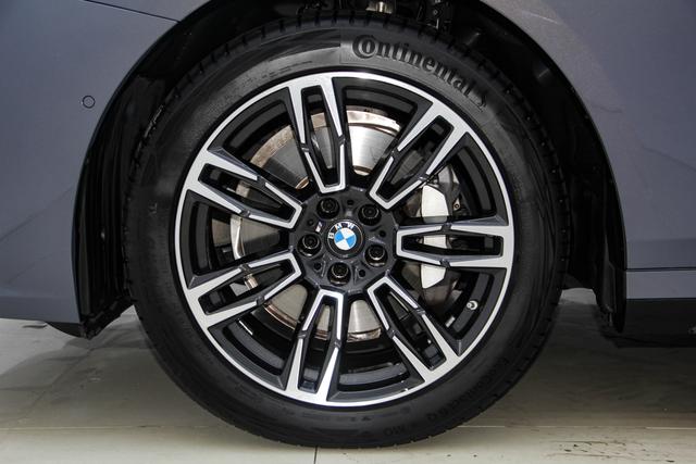 BMW 5-Series 2025 530 Li Leading M — фото 12