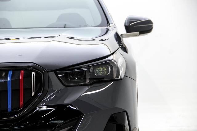 BMW 5-Series 2025 530 Li Leading M — фото 8