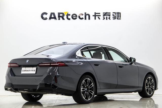 BMW 5-Series 2025 530 Li Leading M — фото 6