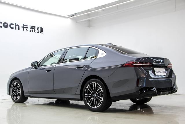 BMW 5-Series 2025 530 Li Leading M — фото 4