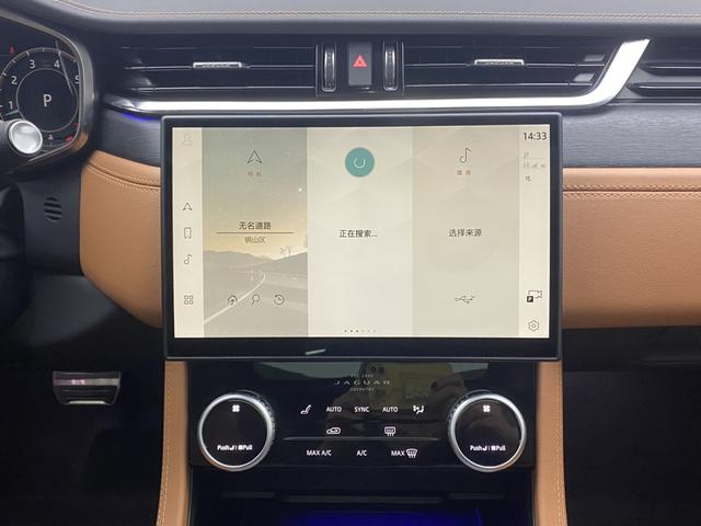 Jaguar XFL 2024 2.0 T P 300 4 WD — фото 19