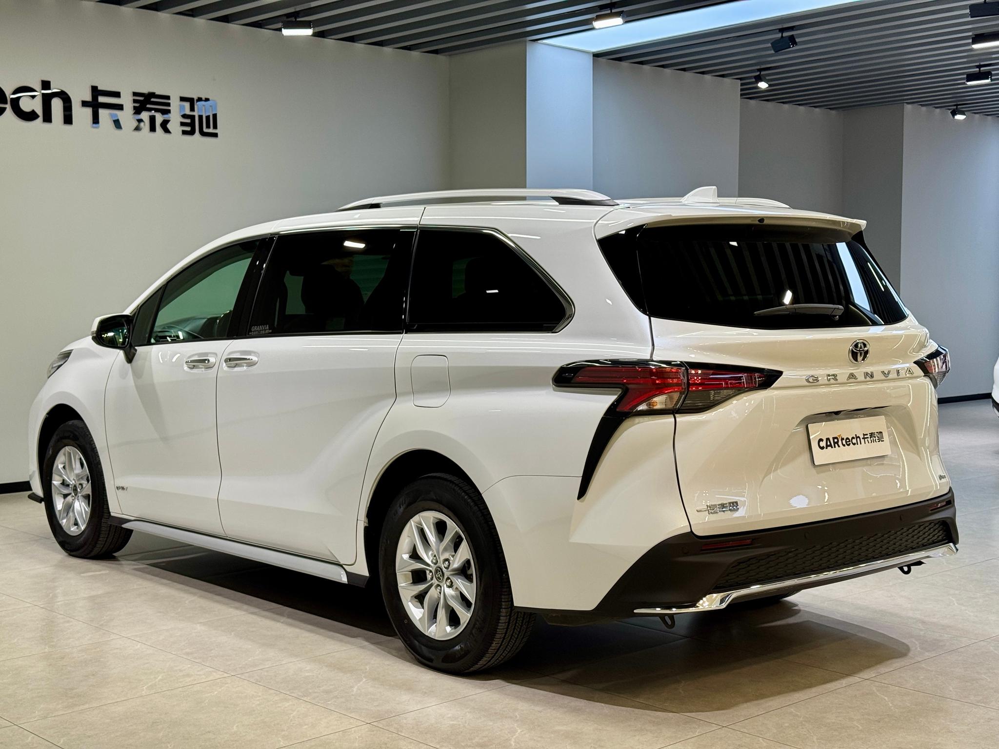 Toyota Granvia 2024 2.5L Comfort