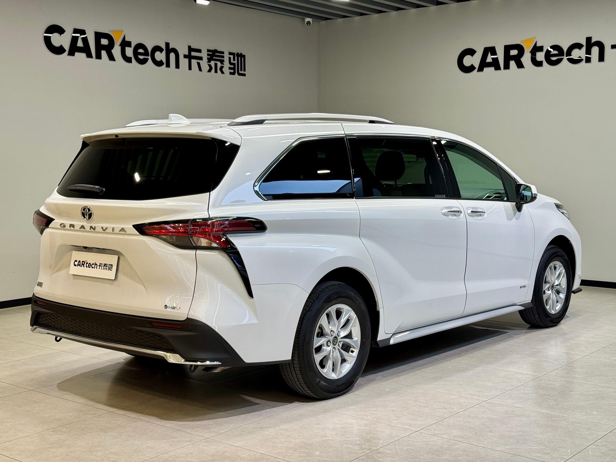 Toyota Granvia 2024 2.5L Comfort
