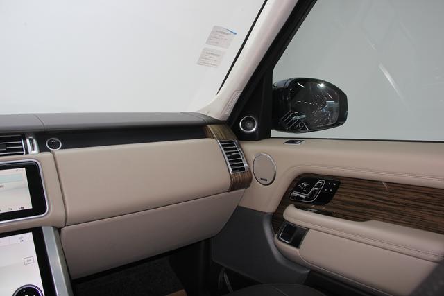 Land Rover Range Rover 2018 3.0 V 6 SC Vogue — фото 19
