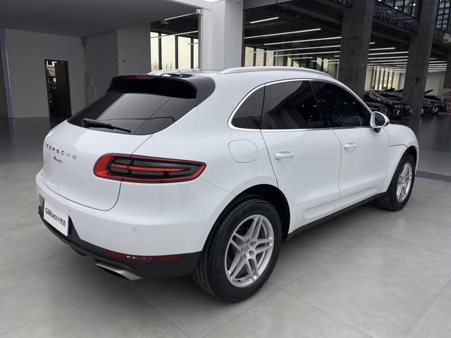 Porsche Macan 2017 Macan 2.0 T — фото 8
