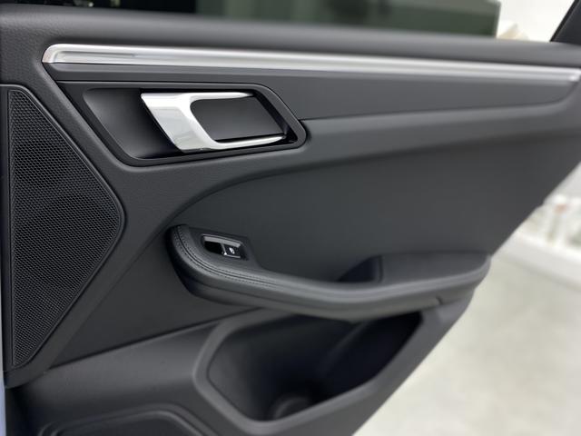 Porsche Macan 2017 Macan 2.0 T — фото 12