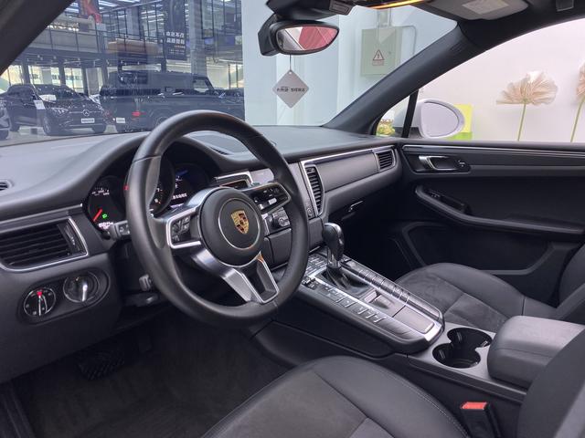 Porsche Macan 2017 Macan 2.0 T — фото 18