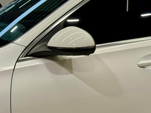 Mercedes Benz C-Class 2023 — фото 12