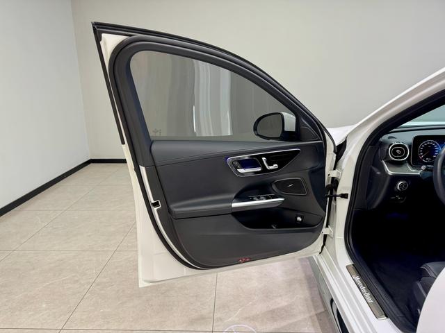 Mercedes Benz C-Class 2023 — фото 27