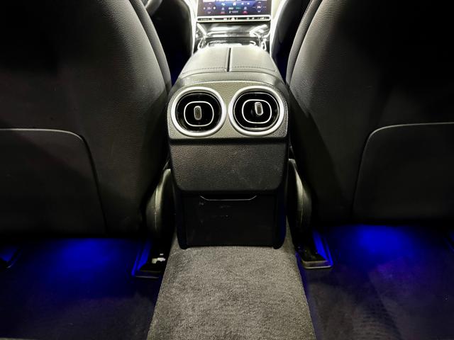 Mercedes Benz C-Class 2023 — фото 11