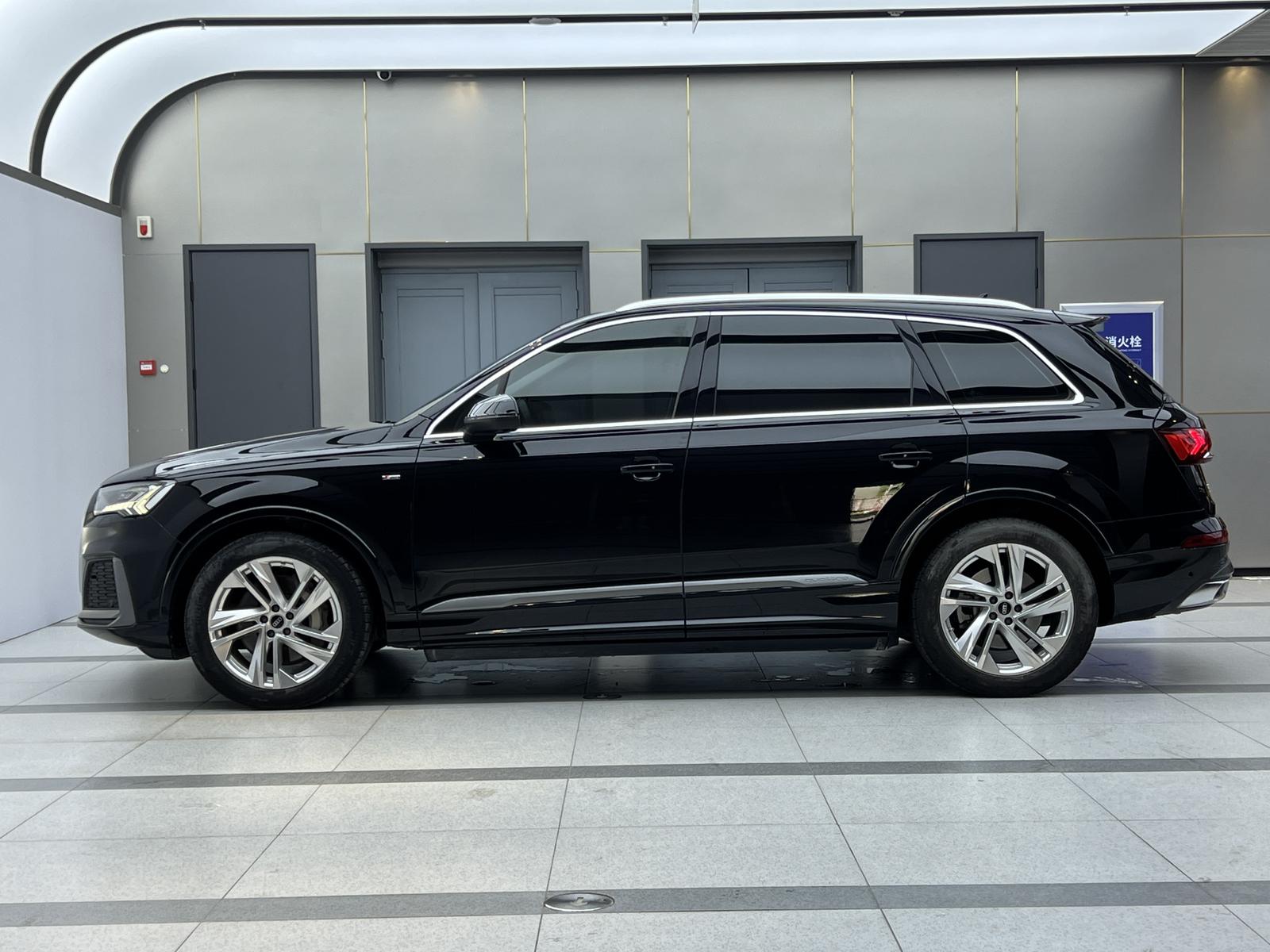 Audi Q7 2023 45 TFSI quattro S line Sport