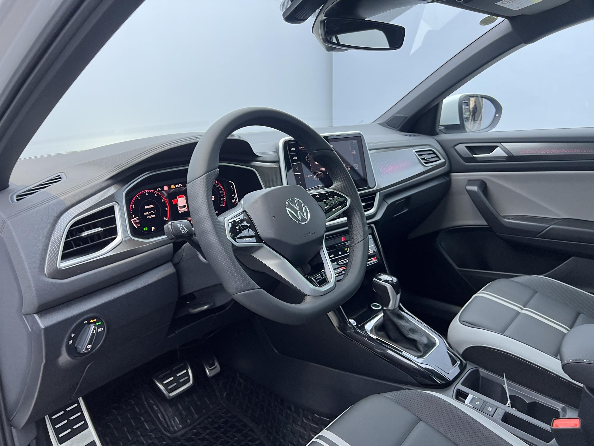 Volkswagen T-Roc 2024 300TSI DSG