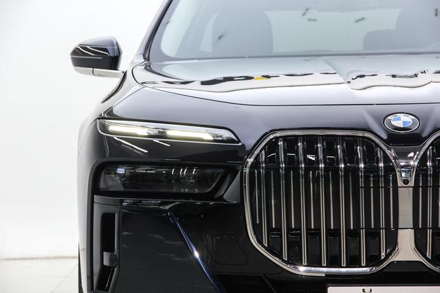 BMW 7-Series 2023 740 Li Leading M — фото 8