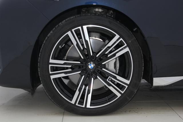 BMW 7-Series 2023 740 Li Leading M — фото 11