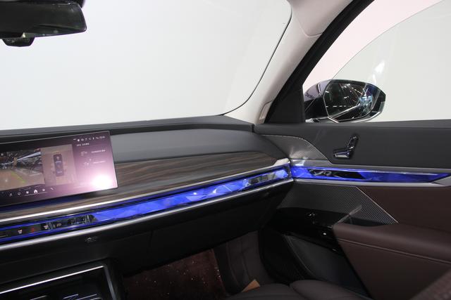 BMW 7-Series 2023 740 Li Leading M — фото 15