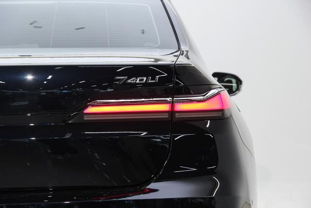 BMW 7-Series 2023 740 Li Leading M — фото 12