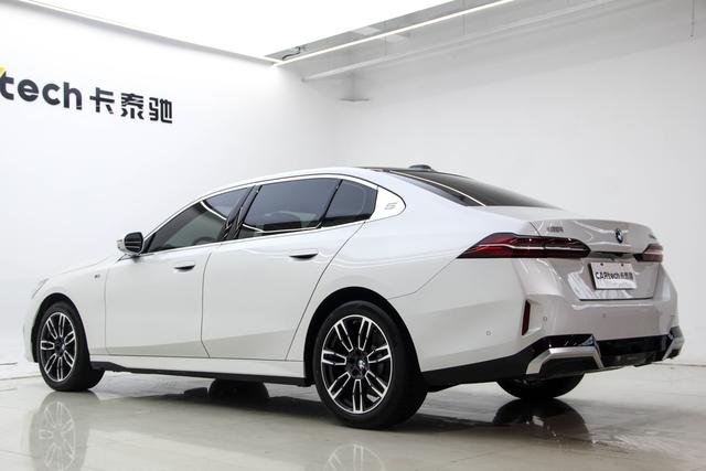 BMW 5-Series 2024 530 Li Leading M — фото 4
